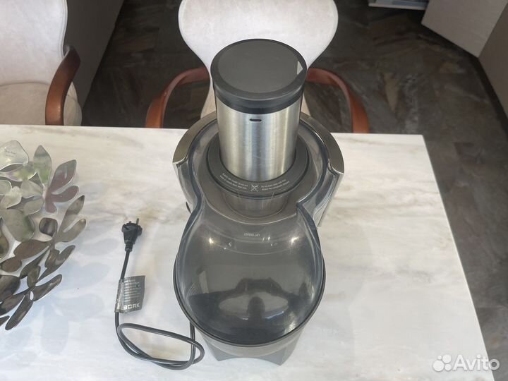 Соковыжималка Bork s700