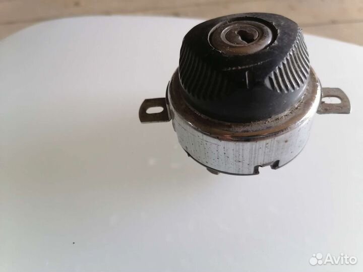 Замок зажигания и ободок фары ява старушка