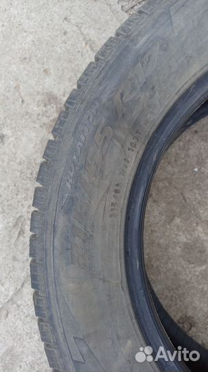 Pirelli Ice Zero 215/65 R17