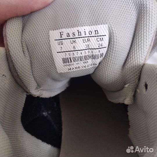 Кроссовки женские