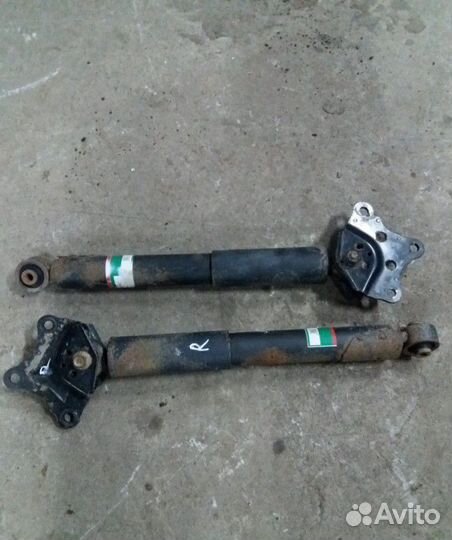 Амортизатор задний Lexus RX 3 2009-2015г