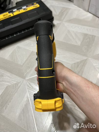 Перфоратор Dewalt DCH263