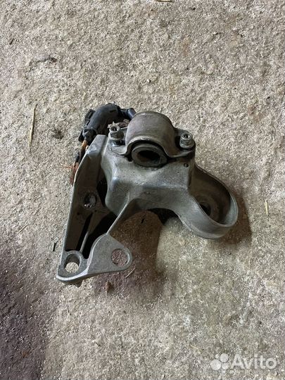 Кронштейн двигателя правый VW Passat B5 2.3