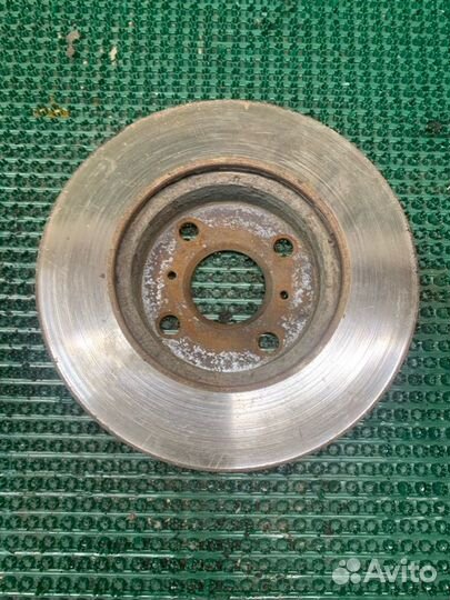 Диск тормозной передний правый Toyota Corolla