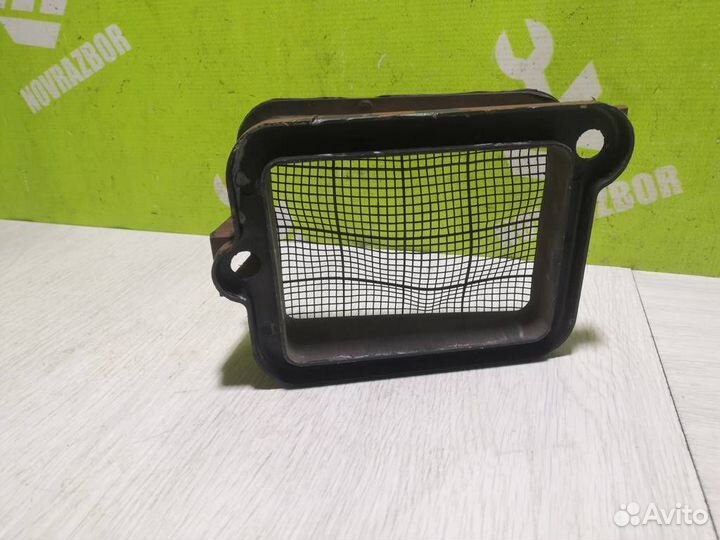 Решетка вентиляционная Фольксваген Пассат Б3