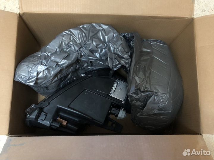 Jeep Grand Cherokee (WK2) Фара левая