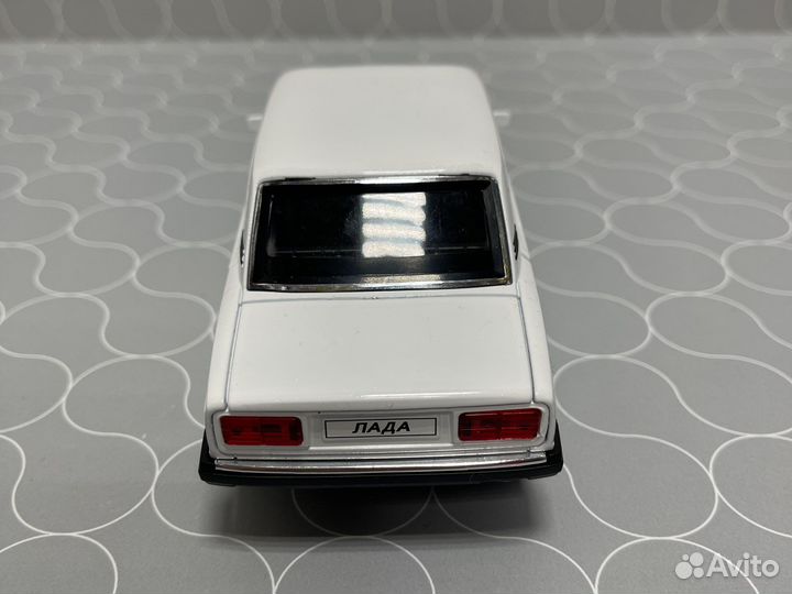 Модель машины лада металлическая 1:24