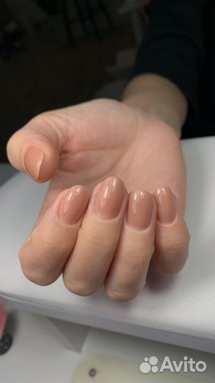 Модель на маникюр с покрытием гель лак