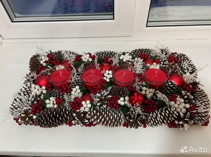 Рождественский венок и подсвечник