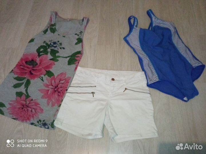 Лот детских летних вещей. Купальник шорты платье