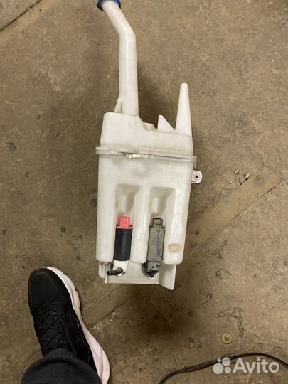 Бачок омывателя тойта авенсис