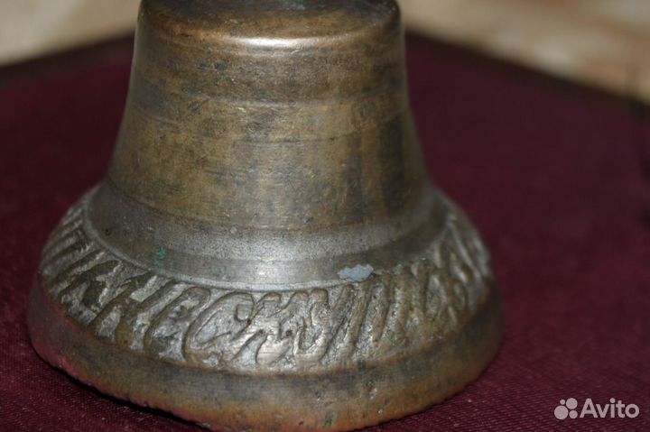 Колокол старинный с пословицей