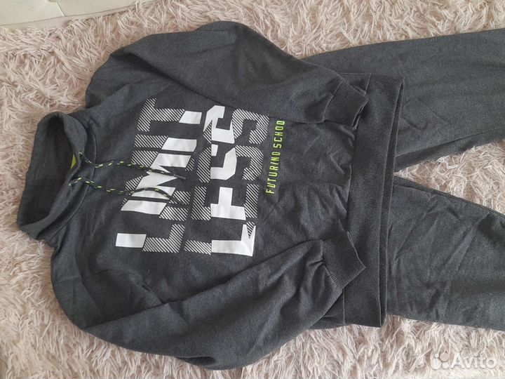 Костюм на мальчика 158