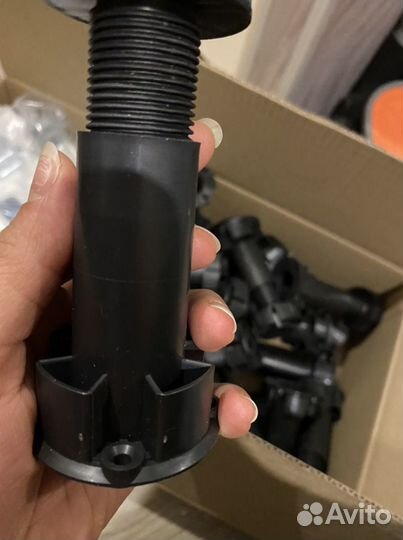 Крепежи и ножки для кухни новые