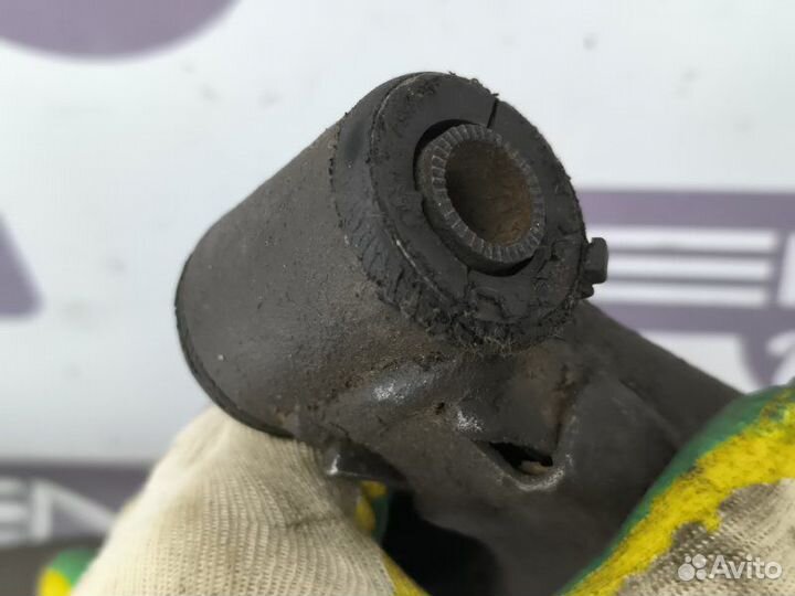 Рычаг передний правый Toyota Avensis T250