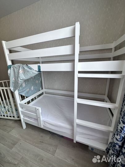 Двухъярусная кровать
