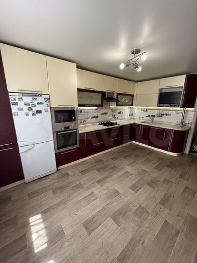 3-к. квартира, 86 м², 2/10 эт.