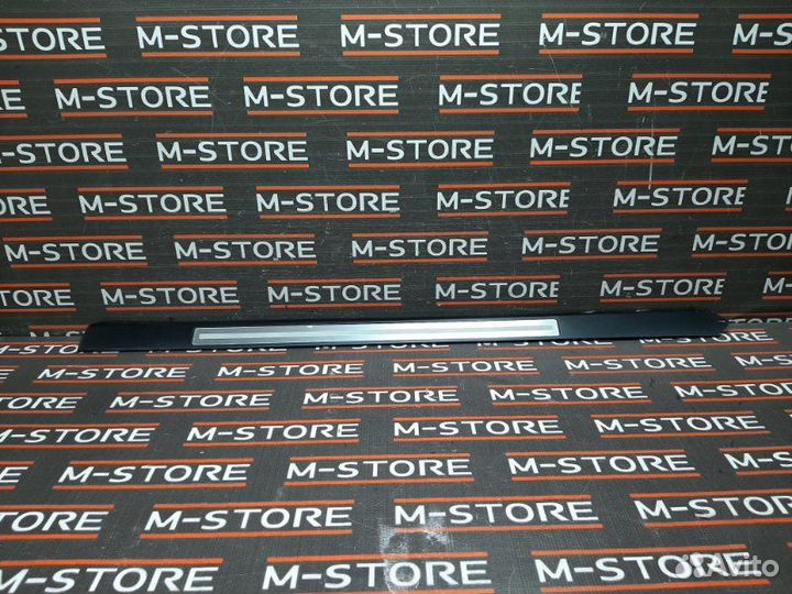 Накладка на порог салона передняя правая Audi A8