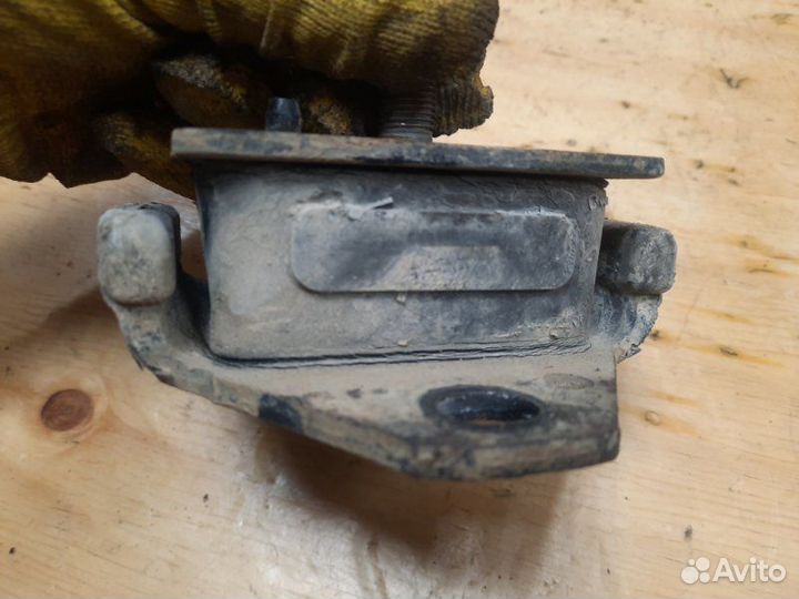 Подушка двигателя правая Toyota Land Cruiser Prado