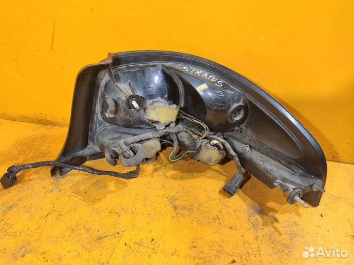 Фонарь задний левый для Chrysler Stratus 1995-2000