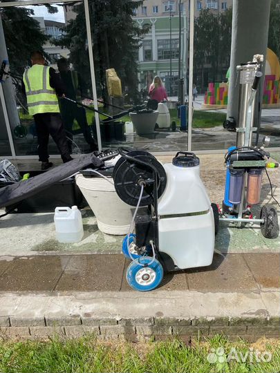 Мойка окон и фасадов витрин