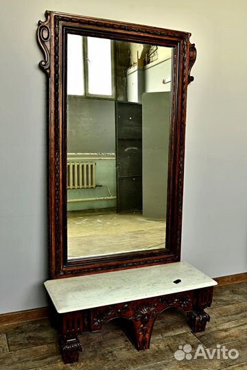 Антикварное зеркало с мраморной столешницей