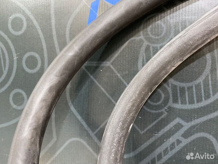 Уплотнитель двери передний правый Volkswagen