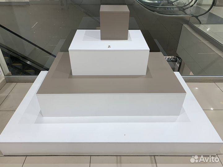 Полки в виде пирамиды