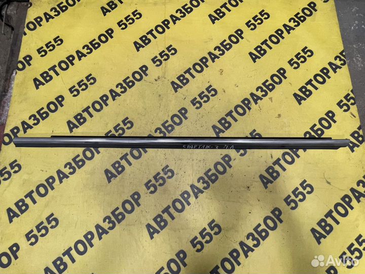 Накладка стекла переднего левого Kia Sportage 3