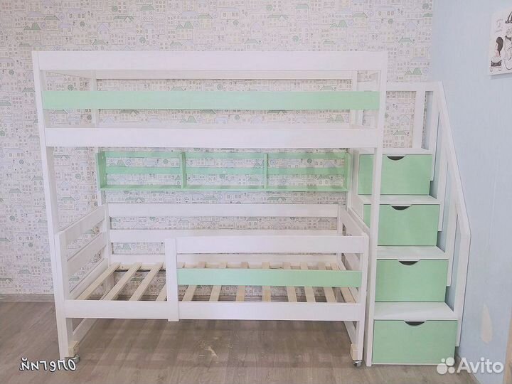Детская двухъярусная кровать