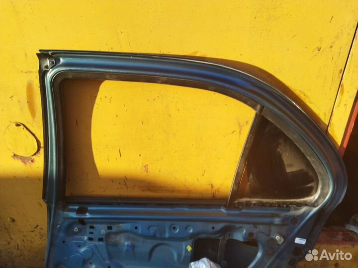 Дверь Toyota Sprinter, задняя правая AE100