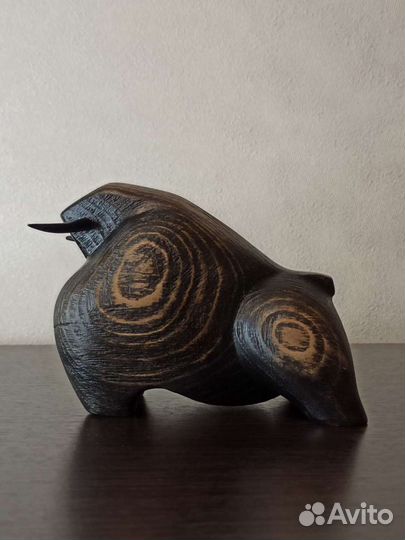 Бык статуэтка из дерева
