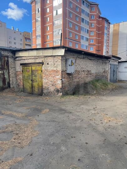 Гараж, > 30 м²