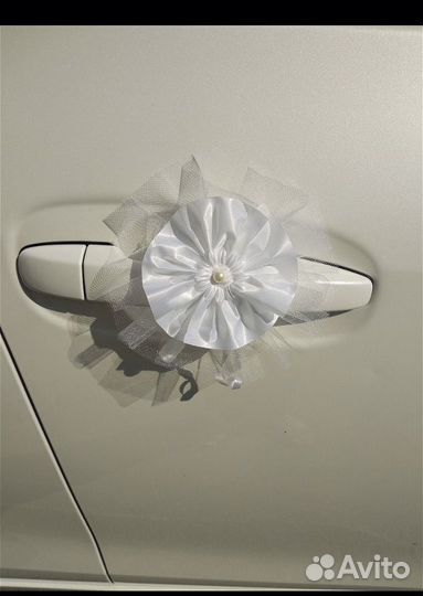 Банты на ручки автомобиля для свадьбы