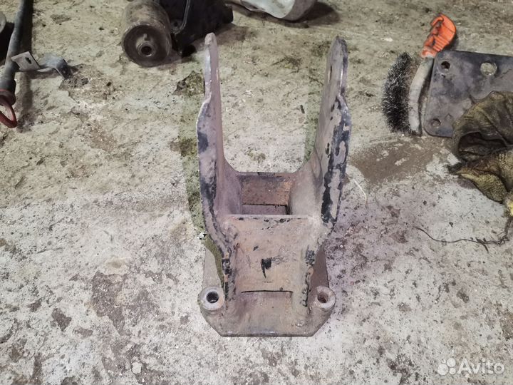 Кронштейн двигателя mercedes vito w638 om601