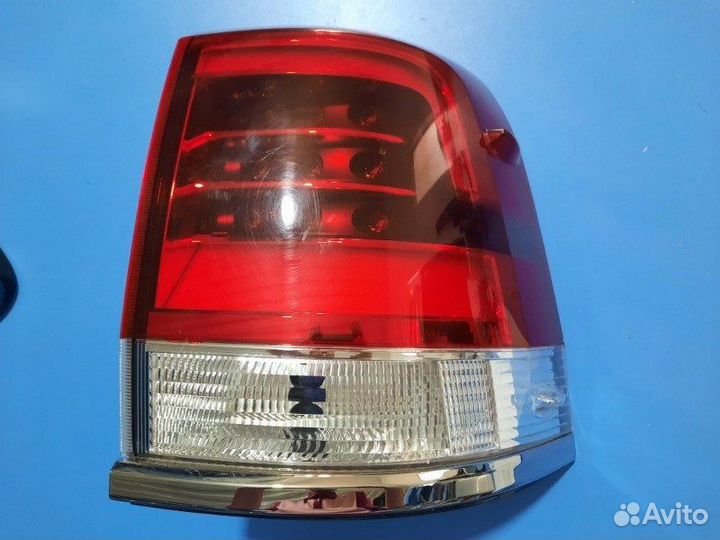 Фонарь наружный задний правый Тoyota Land-Cruiser