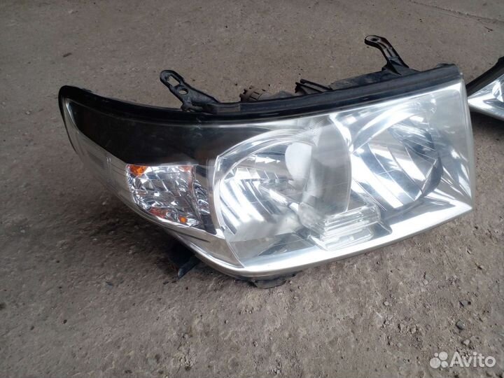 Фара правая Toyota Land Cruiser 200 2011 год