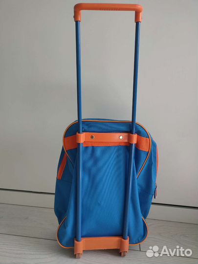 Детский чемодан на колесиках