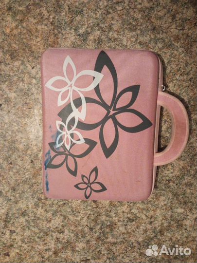 Продам ноутбук с зарядкой,сумкой за все