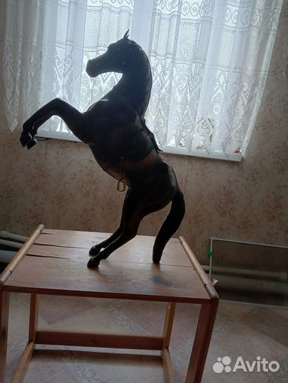 Статуэтка конь