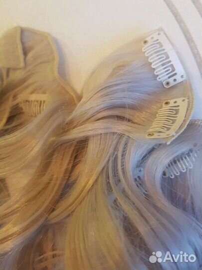 Волосы на заколках блонд