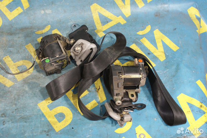 Передний ремень безопасности Toyota Avensis