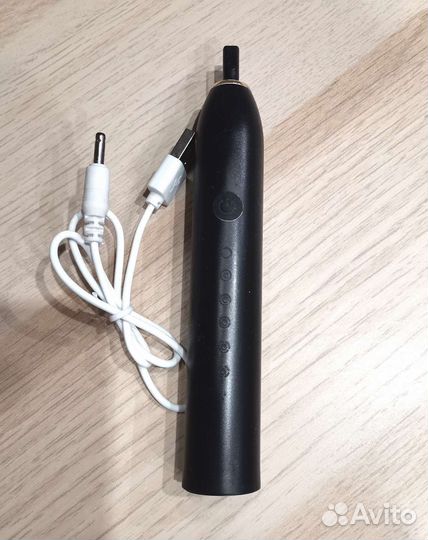 Электрическая зубная щетка