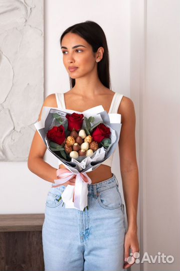 Букеты из клубники и цветов