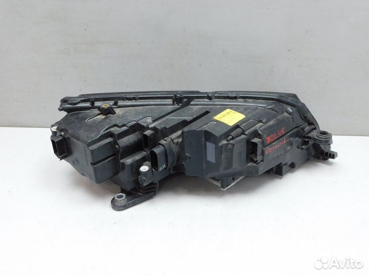 Фара левая Skoda Octavia