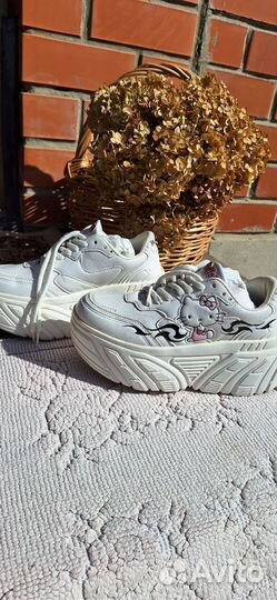 Кроссовки женские Bershka