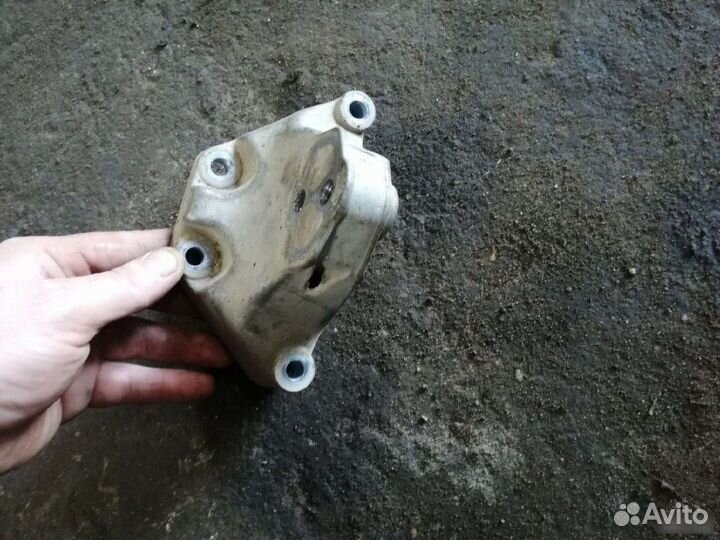 Кронштейн кпп Porsche Cayenne 955