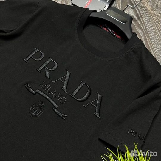 Футболка prada вышивка