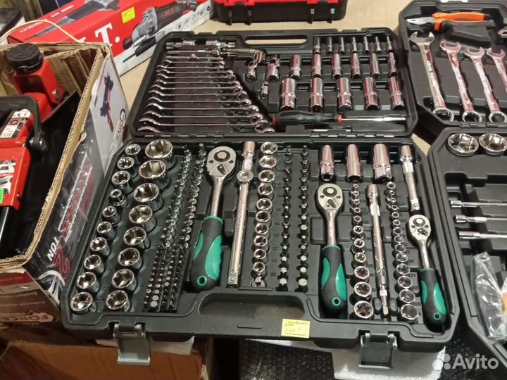 Набор ключей трешеток головок новые