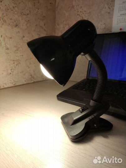 Настольная лампа на прищепке